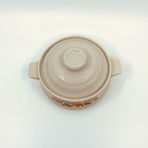 Vintage Capri Bake’n Store Stoneware Pot w/ Lid • 1970s Floral Daisy Crock - Picture 4 of 9